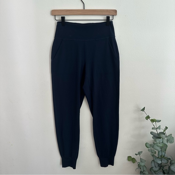 Lululemon Align Yoga High Rise Joggers in Navy 7/8 Length Women’s size 6 EUC - Picture 1 of 6